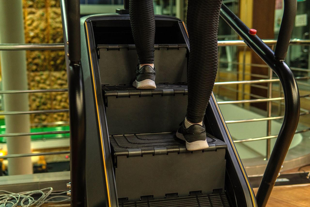 Simulateur escalier salle sport