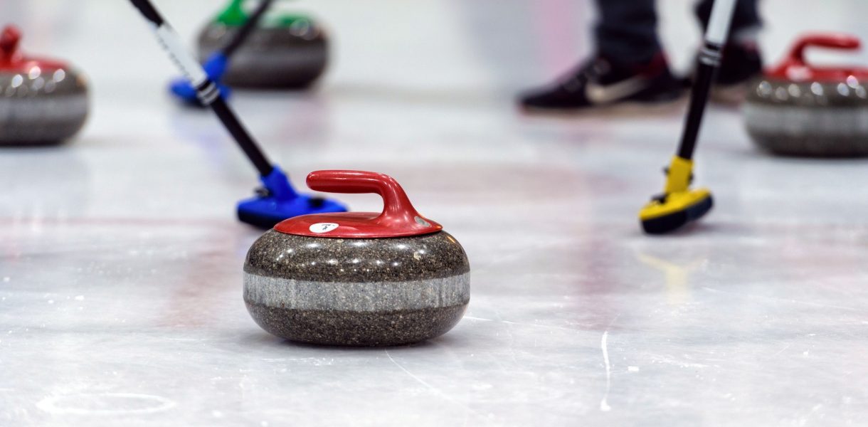 Le curling : un sport d'hiver méconnu aux origines surprenantes