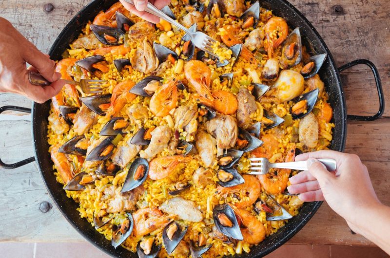 Plat convivial paella