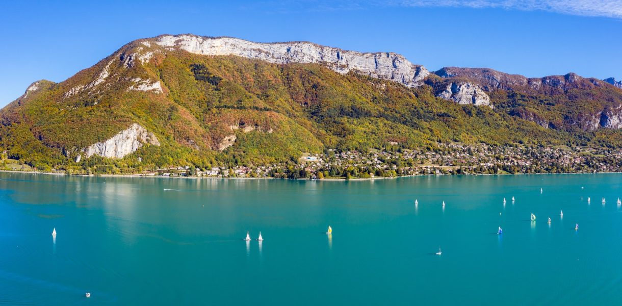 Voici les plus beaux lacs français pour de merveilleuses baignades en famille ou entre amis