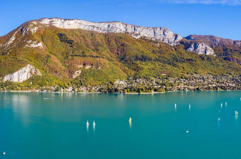 Voici les plus beaux lacs français pour de merveilleuses baignades en famille ou entre amis