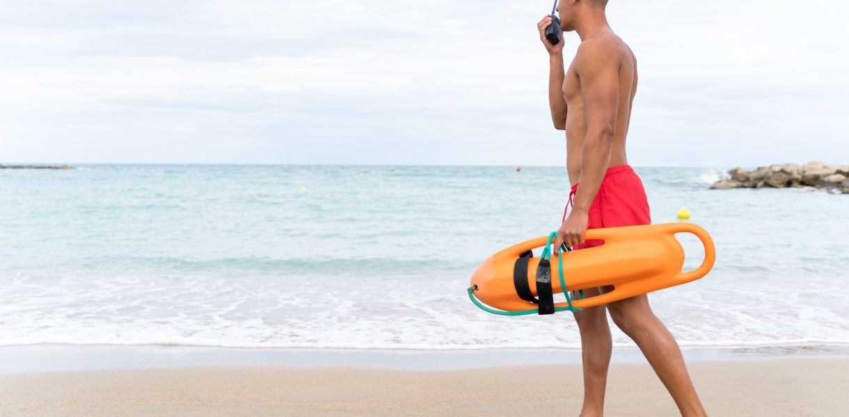 Vacances d'été : Voici les 8 comportements irritants à la plage qui perturbent la mission des sauveteurs