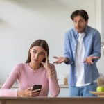 10 signes alarmants qui révèlent que votre femme est amoureuse d'un autre homme