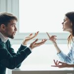 12 signes qui montrent qu'un homme craint l'engagement dans une relation