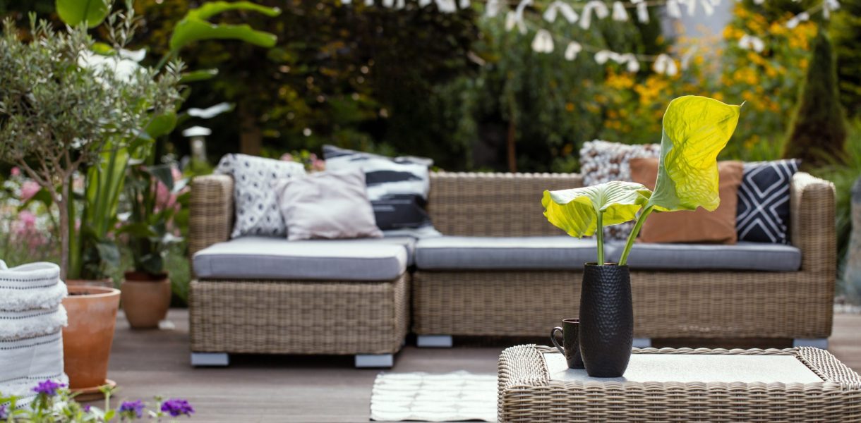 Transformez votre patio en un havre de paix : 11 idées pour créer une intimité exceptionnelle dans votre espace extérieur