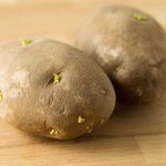 Comment éviter que les pommes de terre ne développent des germes pendant leur conservation ?