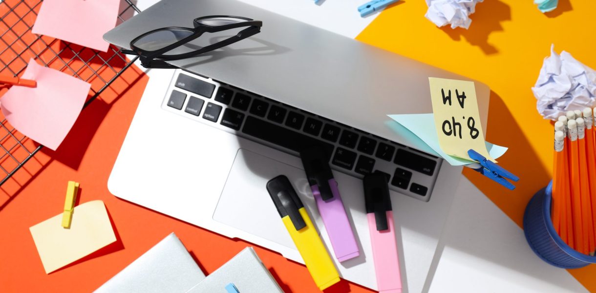 Les 5 signes astrologiques les plus bordéliques : entre chaos et créativité