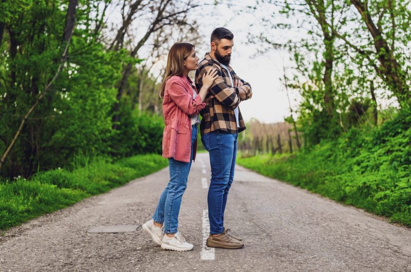 Les 8 signes révélateurs des difficultés secrètes dans la vie d'un individu