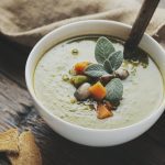 3 recettes de soupes savoureuses pour renforcer votre système immunitaire cet hiver