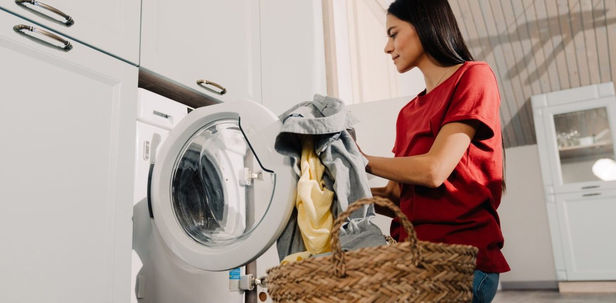 Lave-linge : 5 erreurs que tout le monde fait à éviter absolument pour préserver votre appareil et votre linge