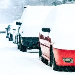Les 12 objets à bannir de votre voiture en hiver : restez prudents face au froid glacial
