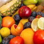 Les fruits et légumes à savourer sans éplucher : un trésor de nutriments à portée de main