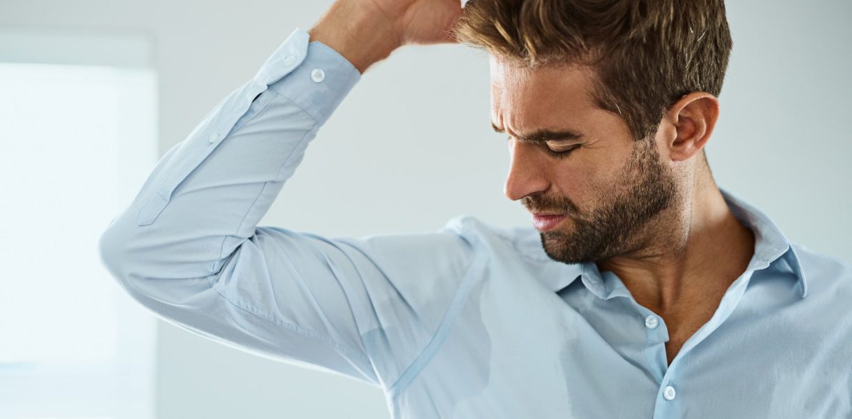 Les secrets pour éliminer efficacement l'odeur de sueur sur vos vêtements