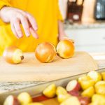 Les secrets pour préserver vos oignons coupés sans pour autant embaumer votre réfrigérateur
