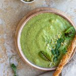 La soupe poireaux-pommes de terre : un délice rapide et facile à réaliser