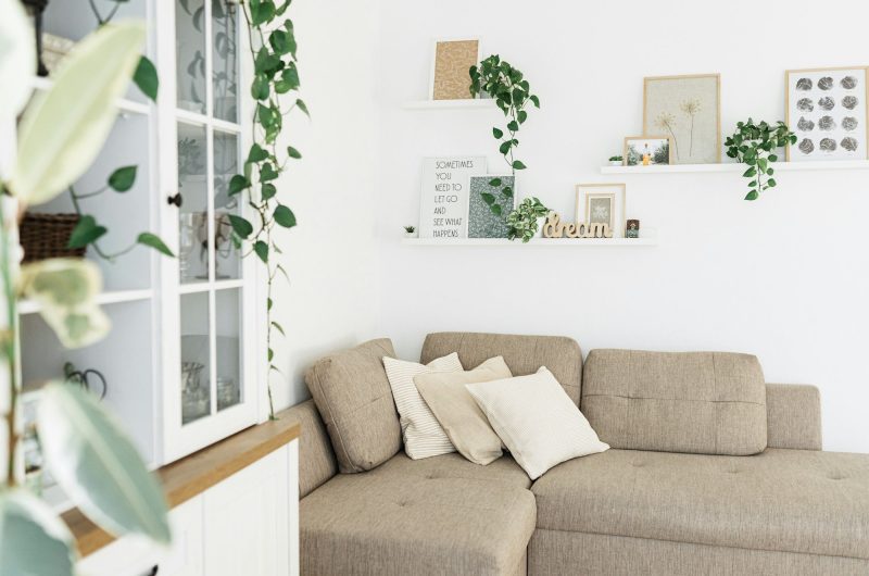 Voici comment optimiser votre petit espace de vie avec un canapé d'angle !