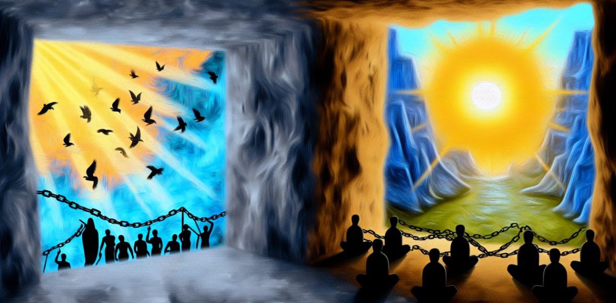 Une caverne sombre avec des silhouettes d'hommes enchaînés tournés vers le mur de la grotte.