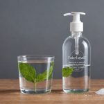 Fabriquez votre propre eau micellaire maison : une solution simple, efficace et économique!