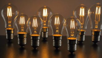 Pourquoi l'interdiction des ampoules à incandescence stimule-t-elle la recherche dans le domaine de l'éclairage ?