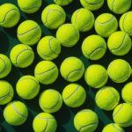 Pourquoi les balles de tennis sont-elles jaunes ? Un éclairage sur leurs couleurs et leur histoire