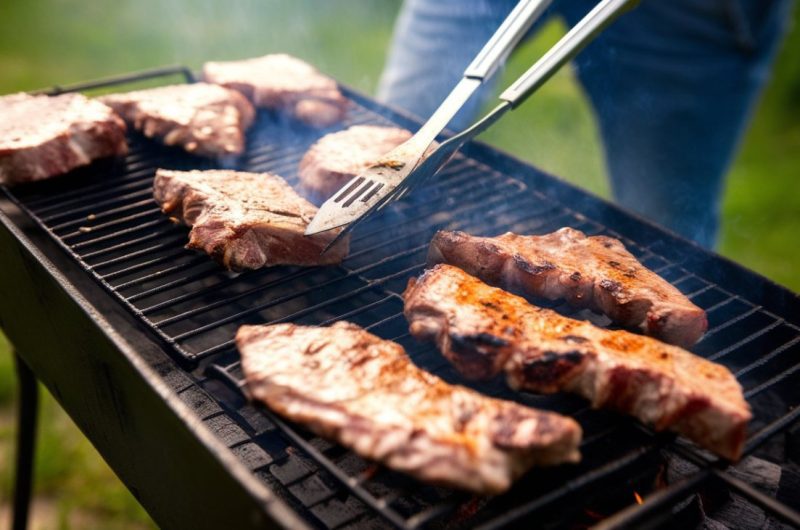 3 astuces incontournables pour redonner vie à votre grille de barbecue encrassée