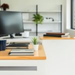 Transformez votre espace de vie en un bureau fonctionnel : 4 conseils pratiques pour aménager un bureau chez vous